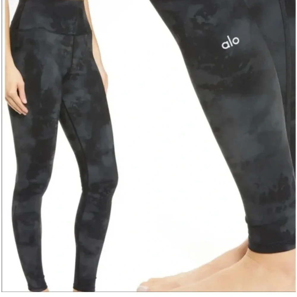 Alo Tie Dye Yoga Solarized Leggings High Waisted Black Gray Small - Picture 9 of 9